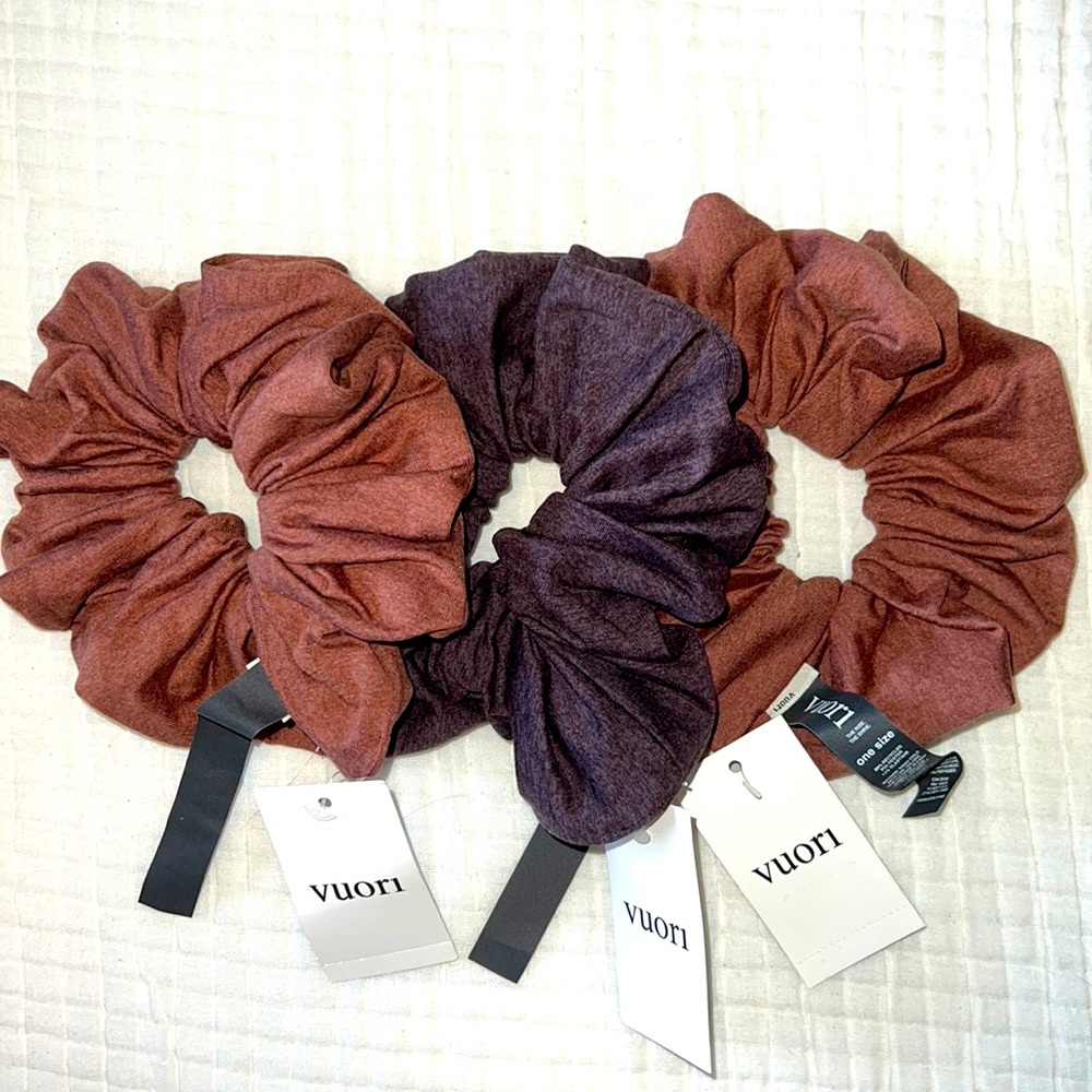 Vuori Scrunchies - Brand New with Tags
